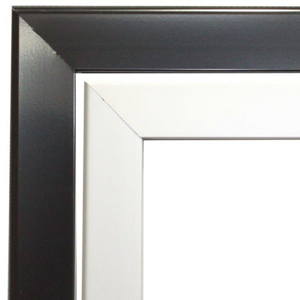 Photo of a snap frame corner